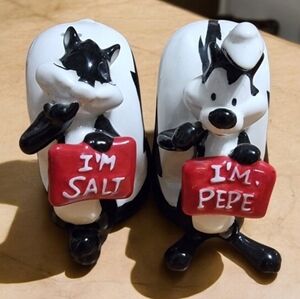Looney Tunes "I'm Pepe" Le Pew & "I'm Salt Penelope Shakers Warner Bros Magnetic